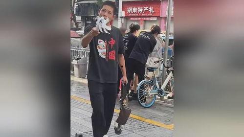 路边打架吃瓜视频播放,围观者视角下的激烈打斗瞬间